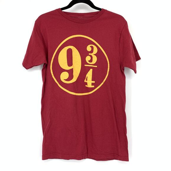 Harry Potter Crew Neck Short Sleeve T-Shirt Mens Size M Red 9 3/4 Graphic - Picture 1 of 5